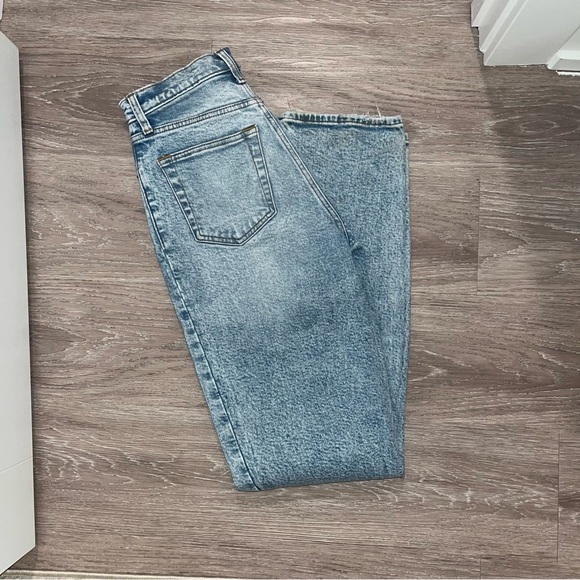 Abercrombie - 90s Ultra High Rise Straight Jean - Picture 3 of 5